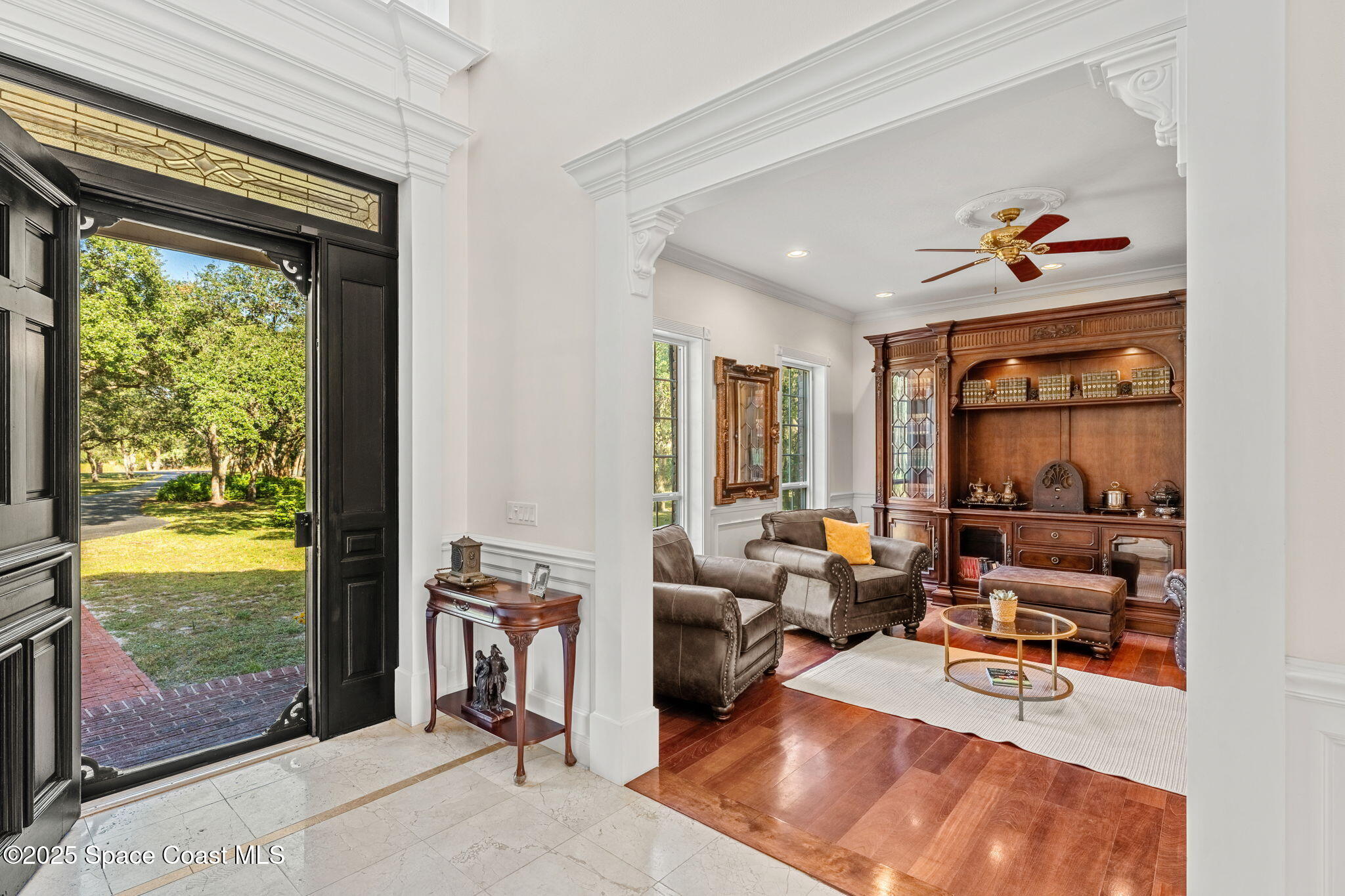 5585 Willoughby Drive