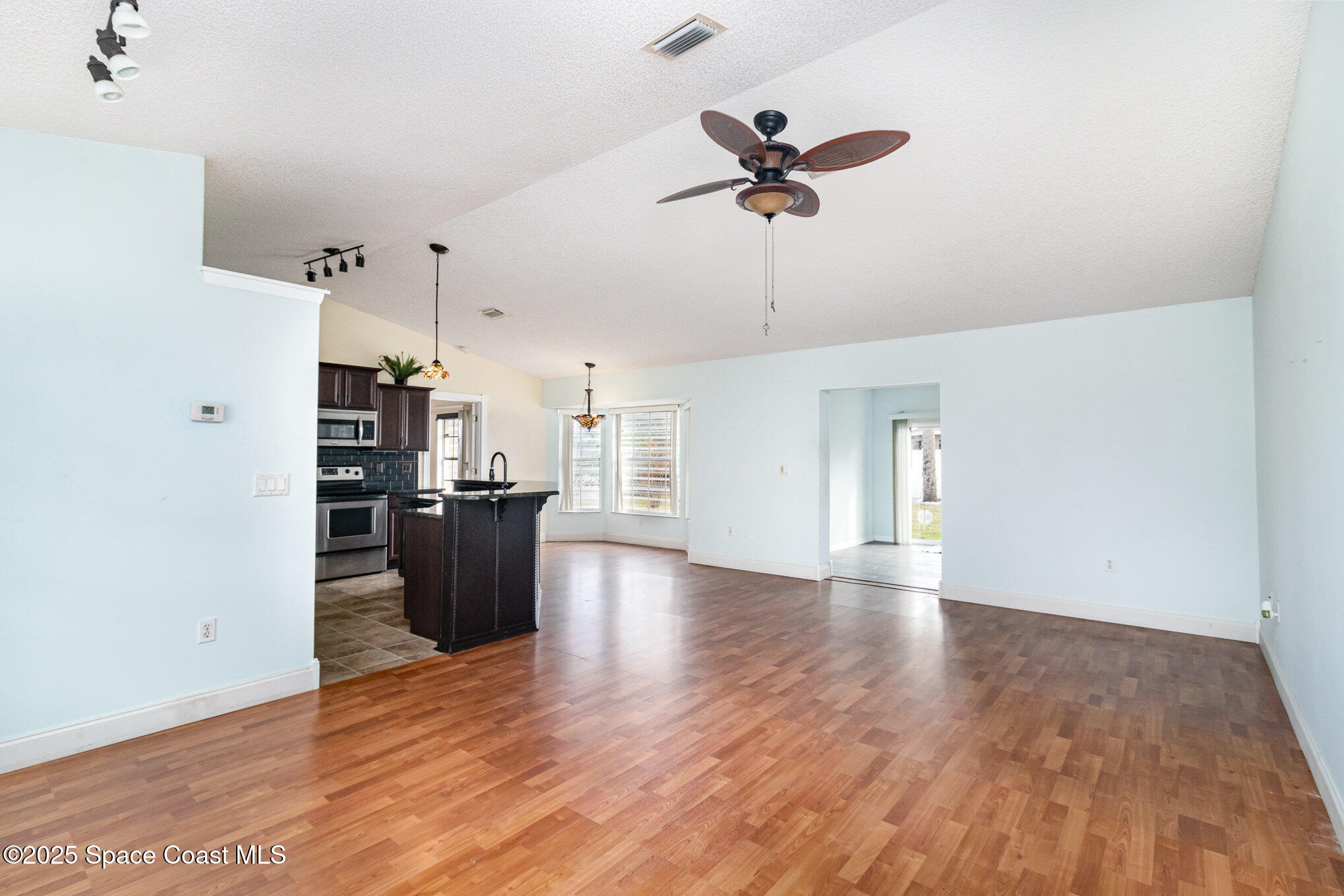 409 Americana Boulevard NE