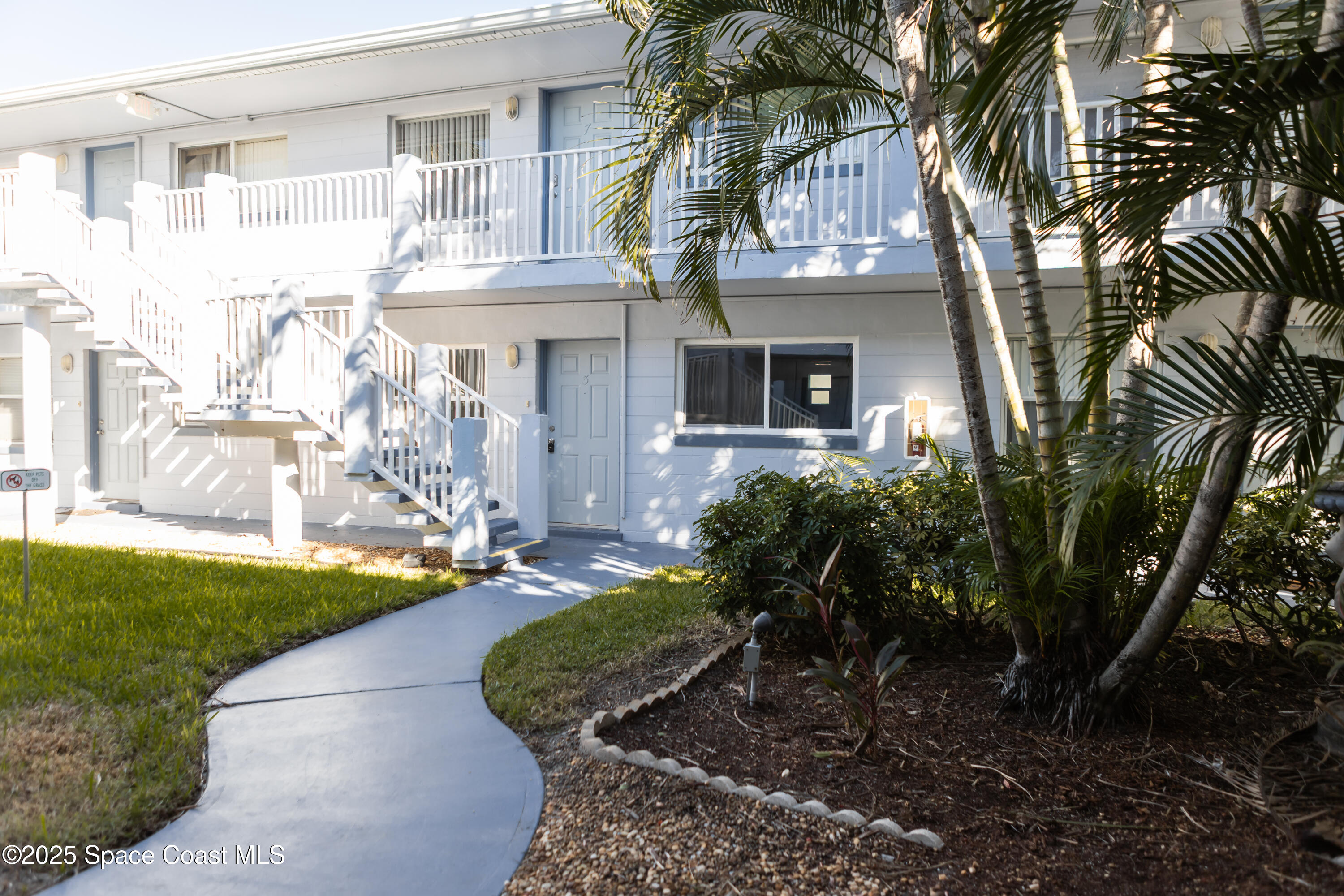 7165 Ridgewood Avenue Unt3