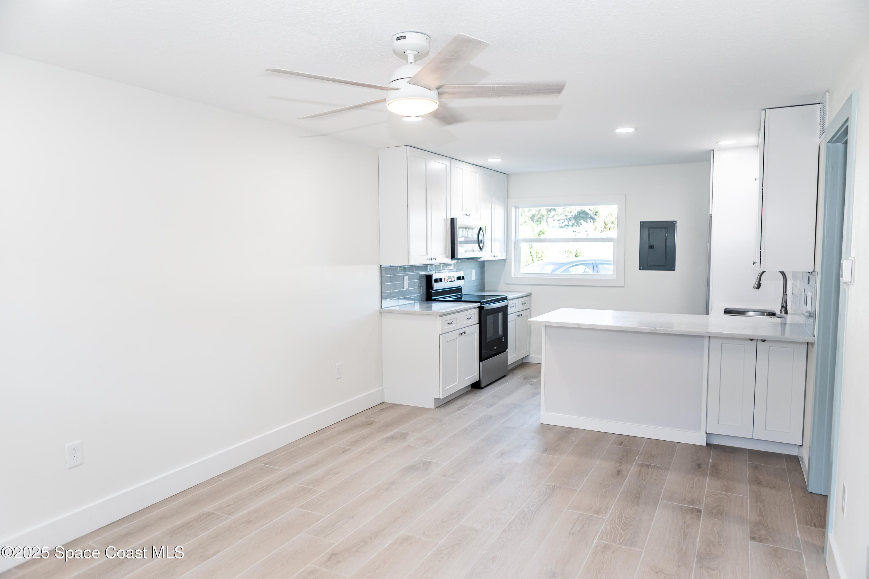 7165 Ridgewood Avenue Unt3