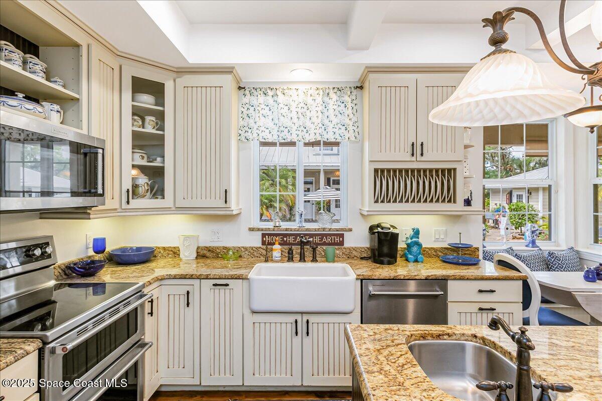 5222 Winding Way