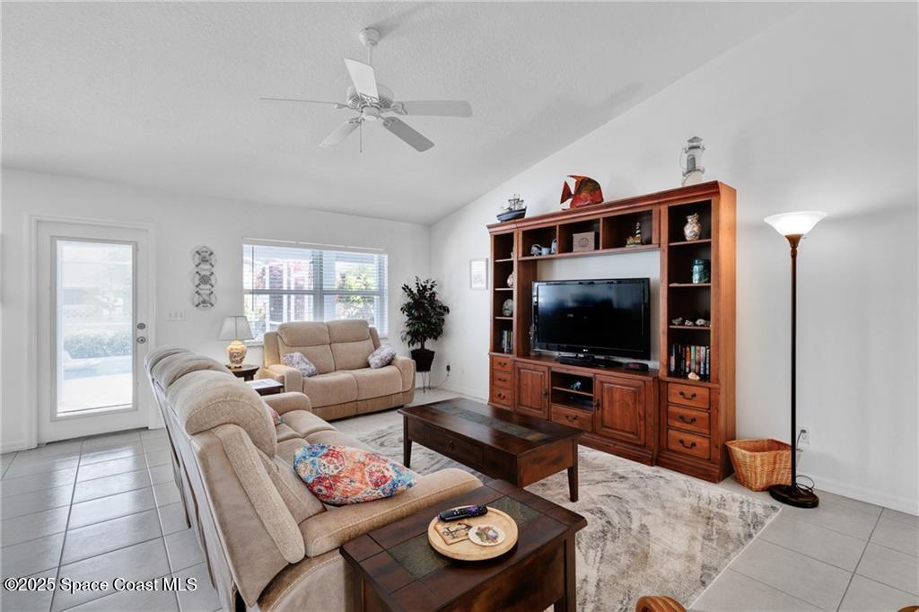 1332 Surfside Lane