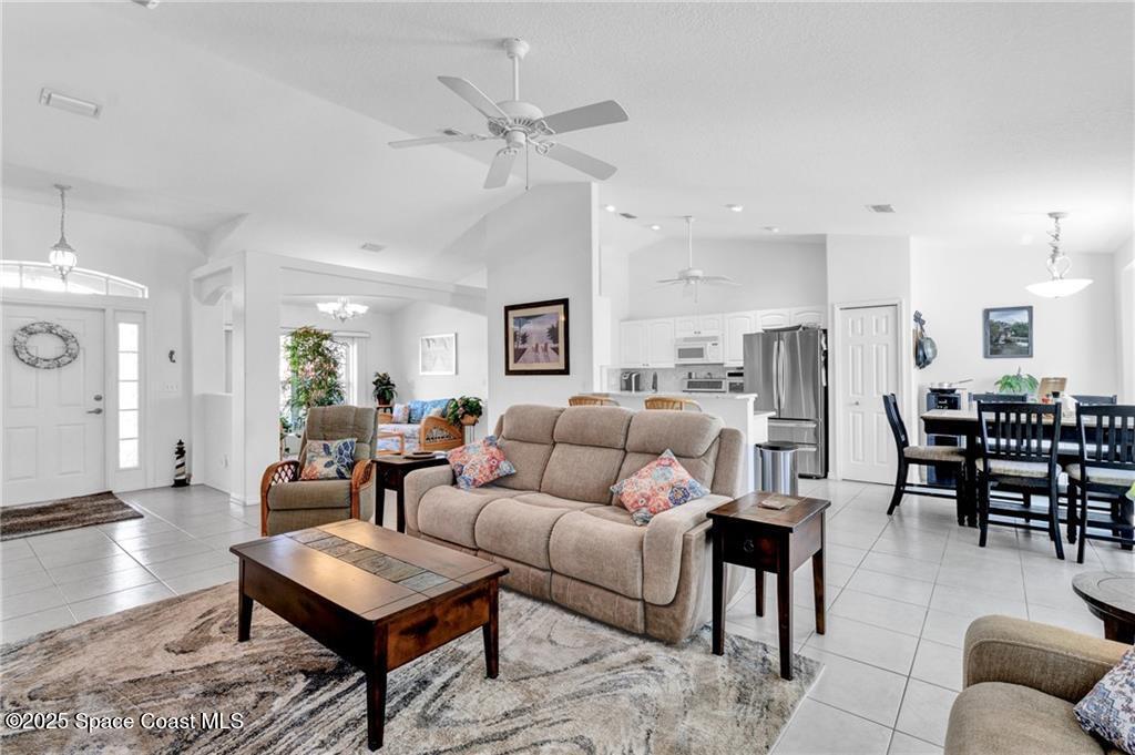 1332 Surfside Lane