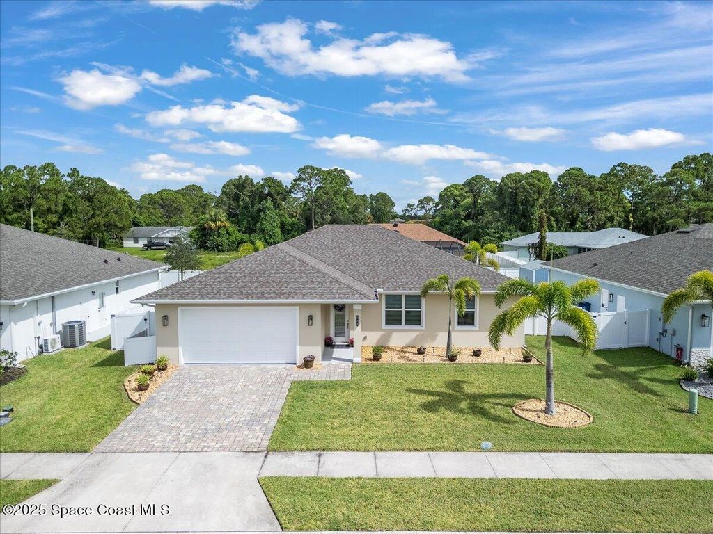 Photo of 984 Captiva Island Circle SW, Palm Bay, FL 32908 (MLS # 1056477)