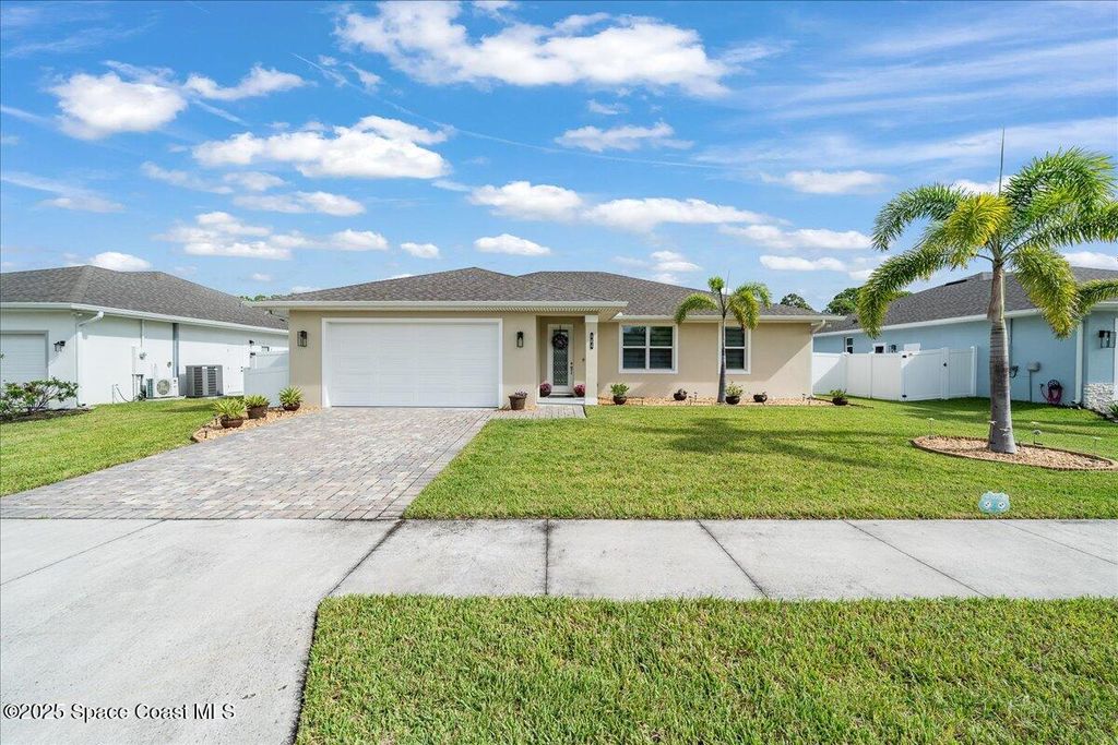 Photo of 984 Captiva Island Circle SW, Palm Bay, FL 32908 (MLS # 1056477)