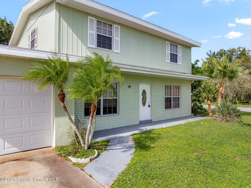 Photo of 1078 Daytona Drive NE, Palm Bay, FL 32905 (MLS # 1058954)
