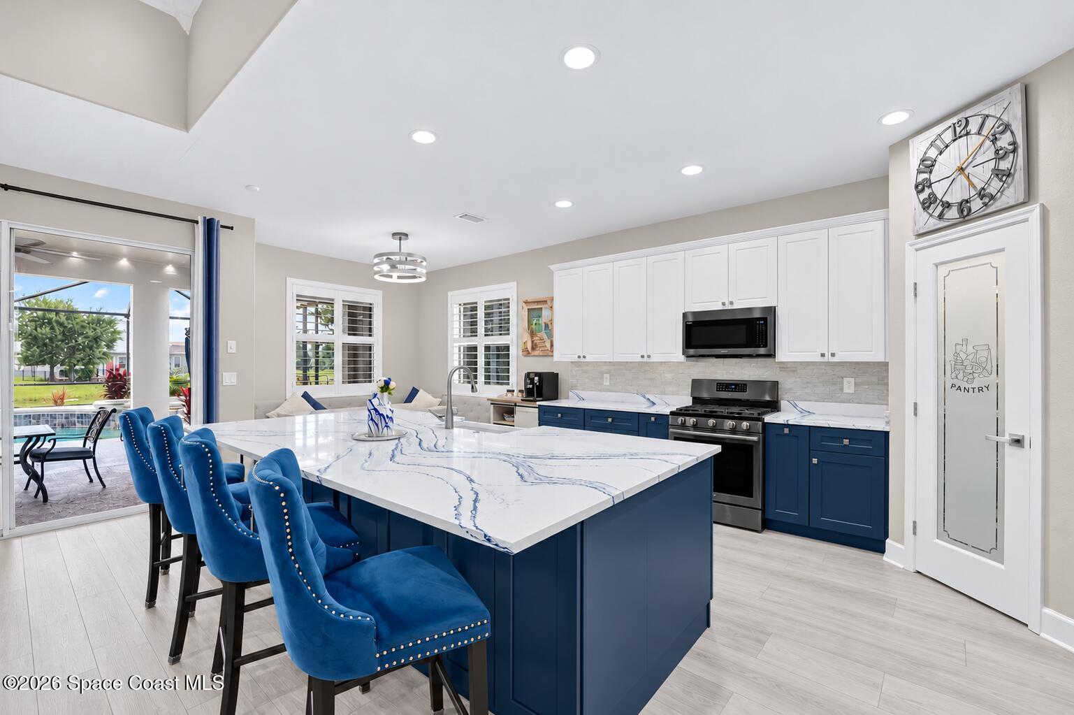 3568 Hollisten Circle
