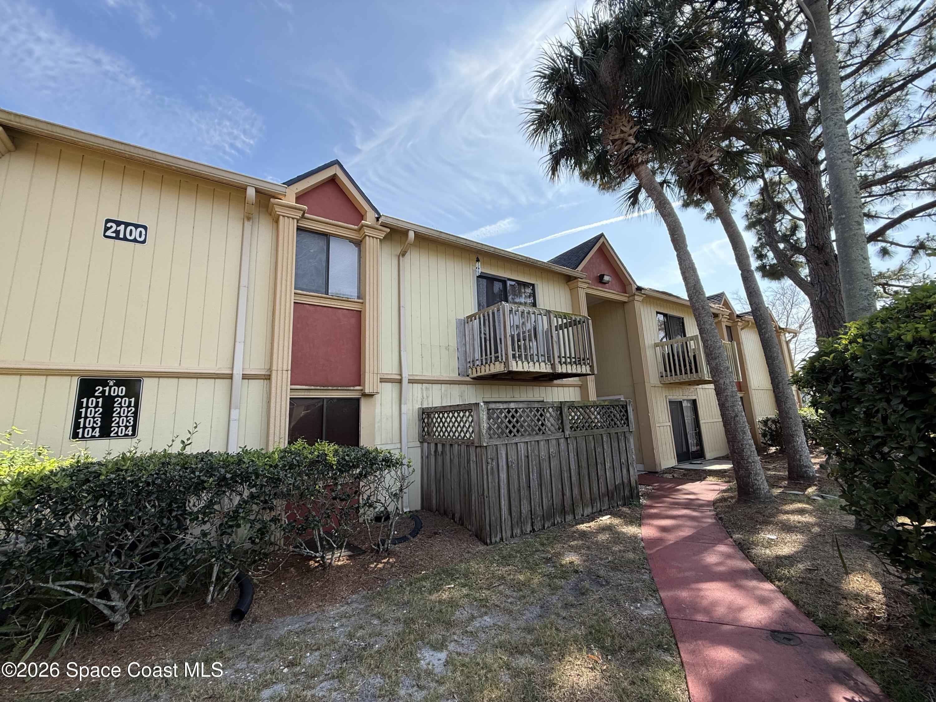 2100 Forest Knoll Drive NE 00-202