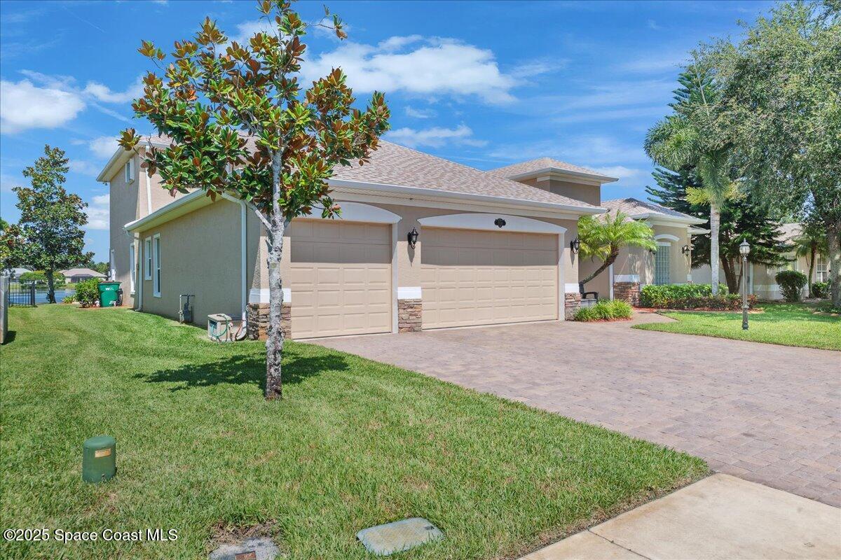 2224 Botanica Circle