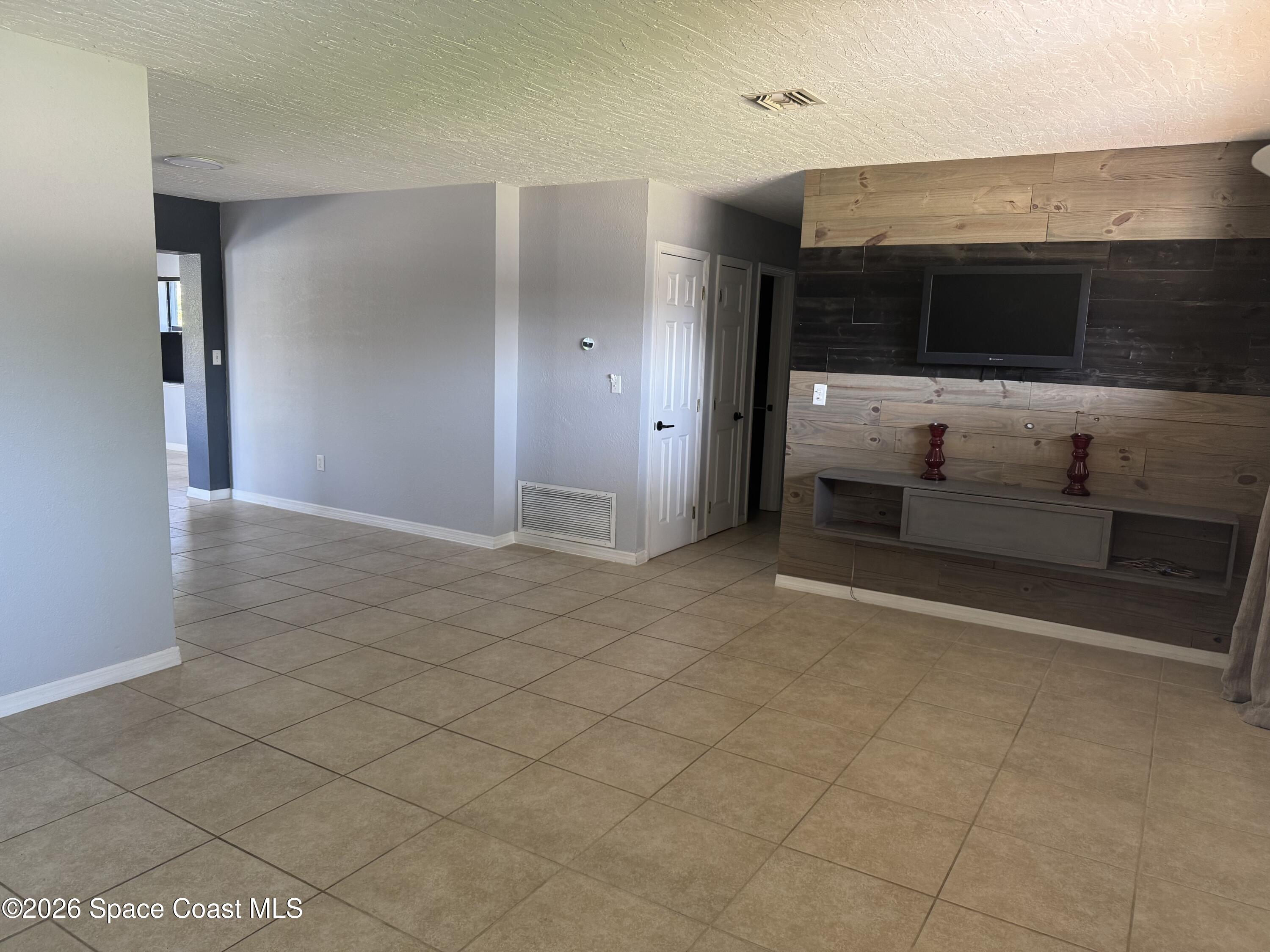 2135 S River Road
