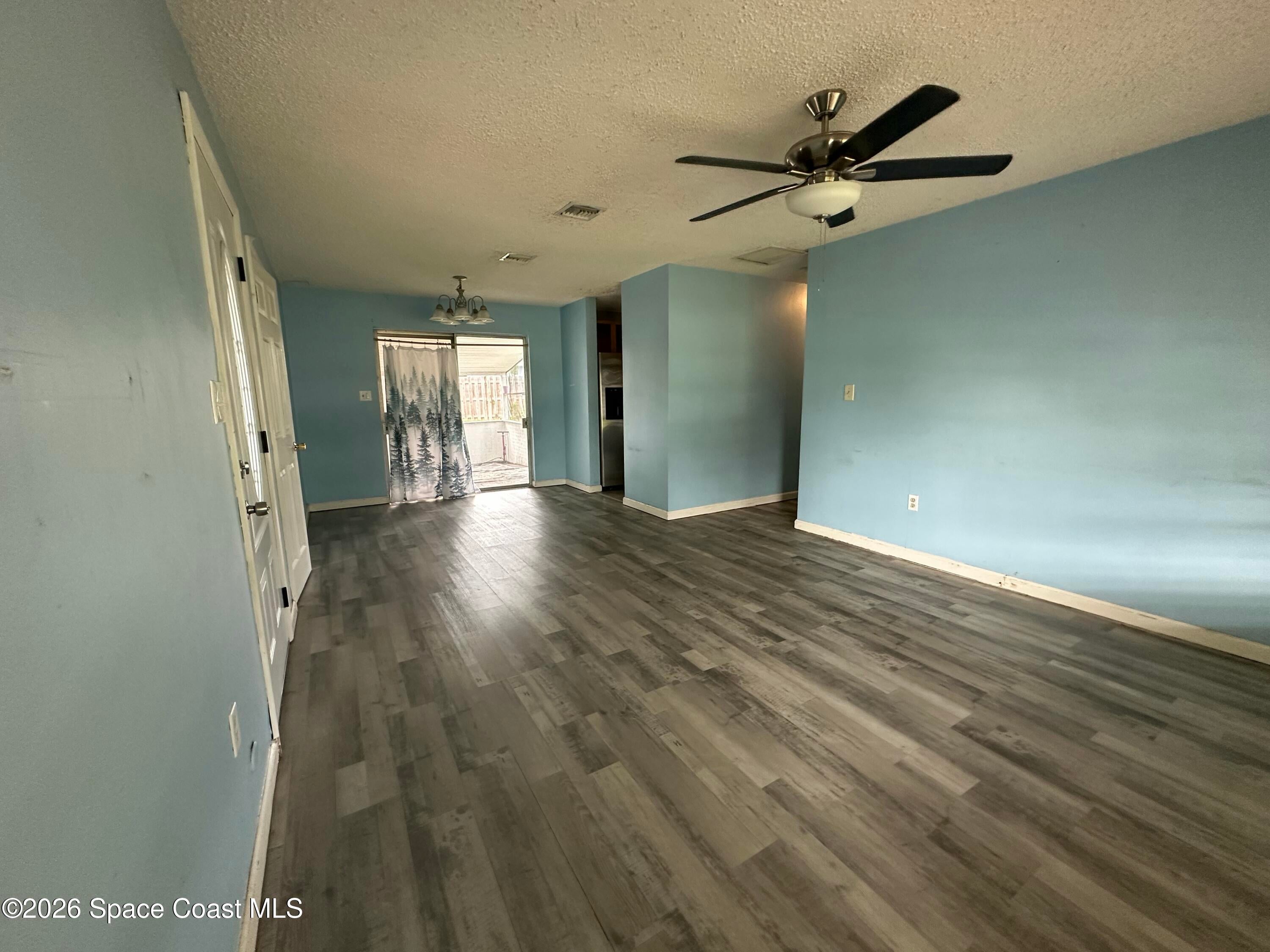 1487 Sherry Lane