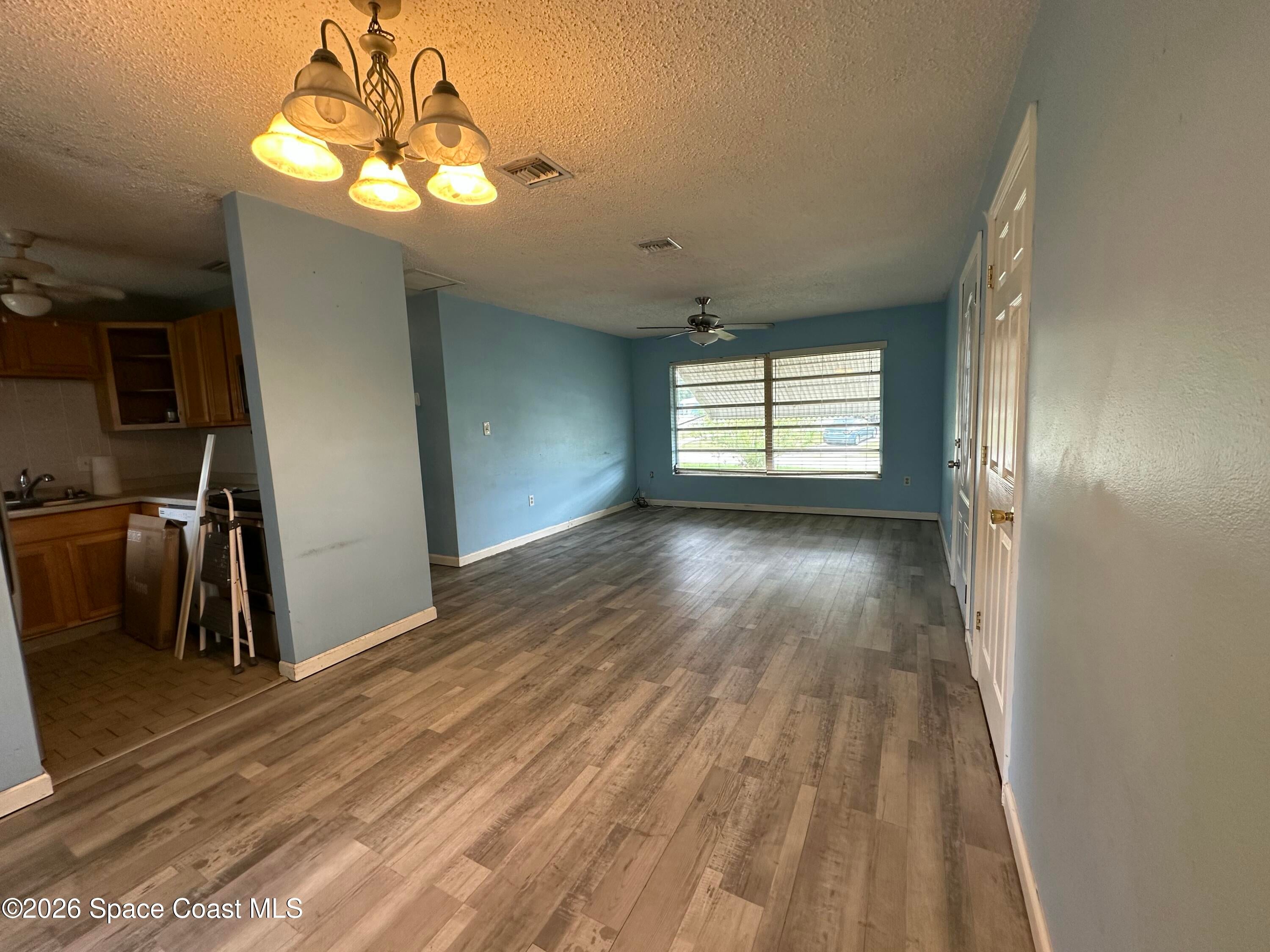 1487 Sherry Lane