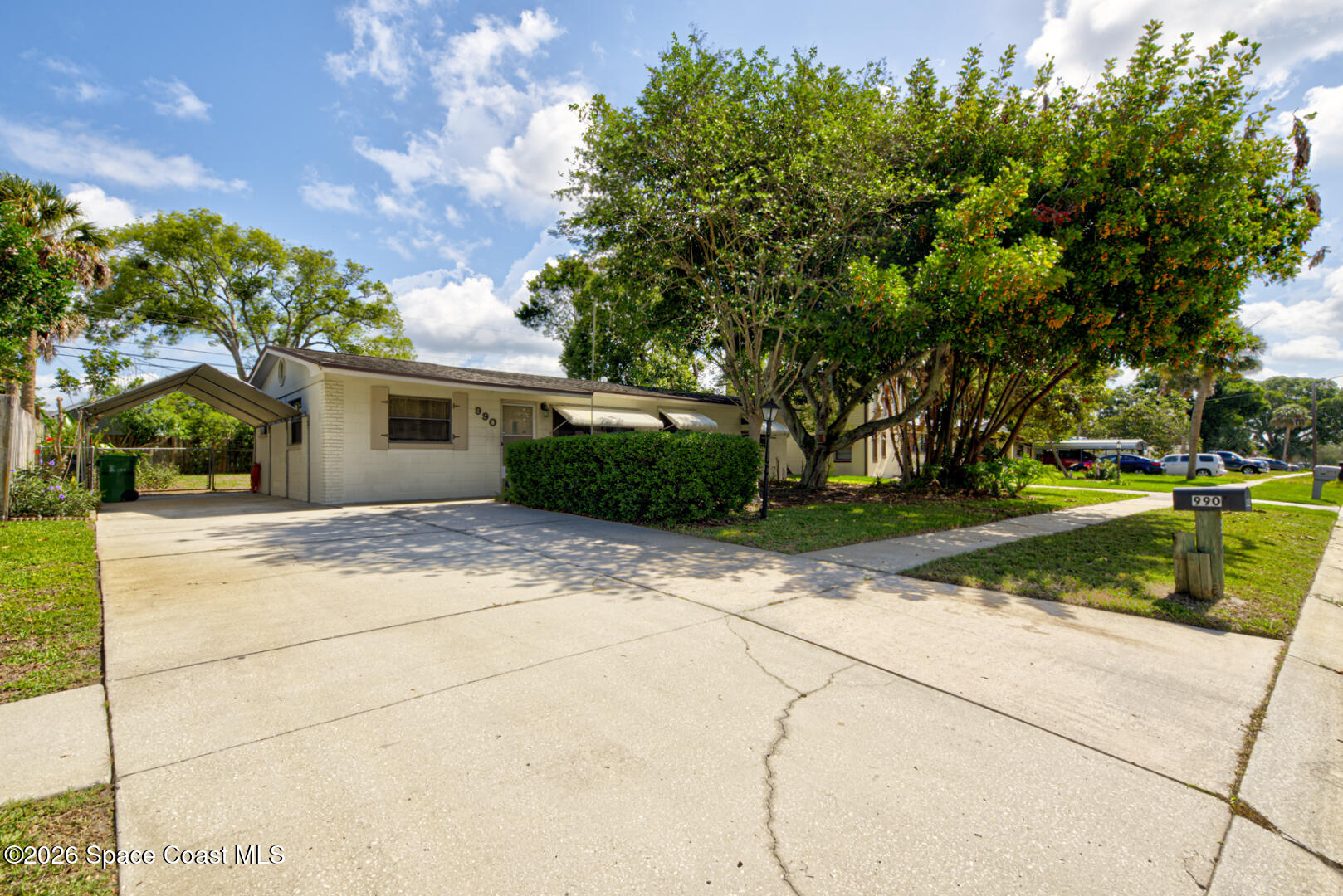 990 Hibiscus Street