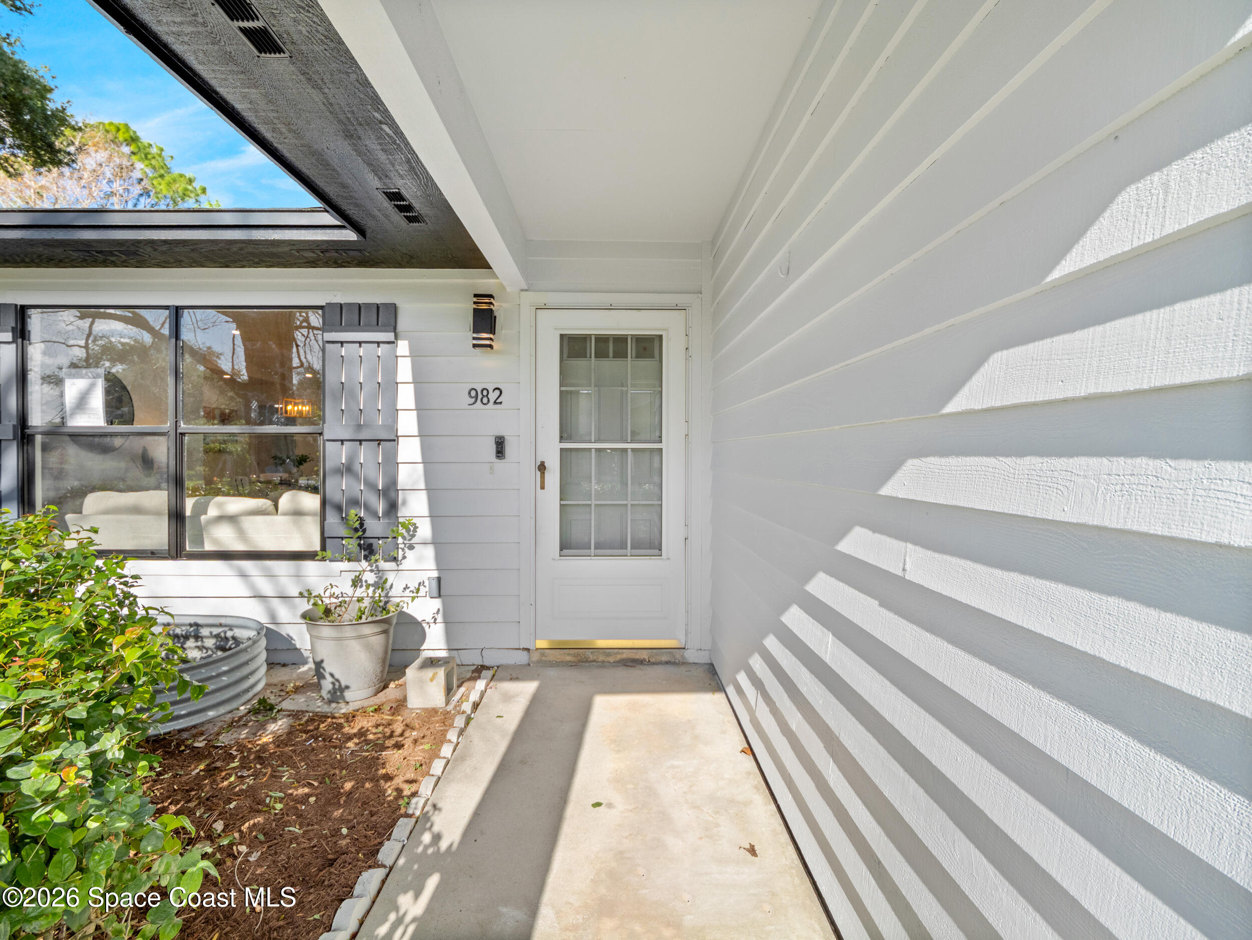 982 Pebble Avenue NE