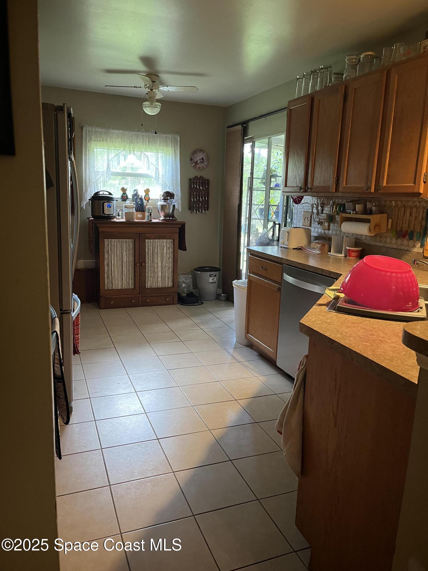 237 Jacaranda Avenue NW