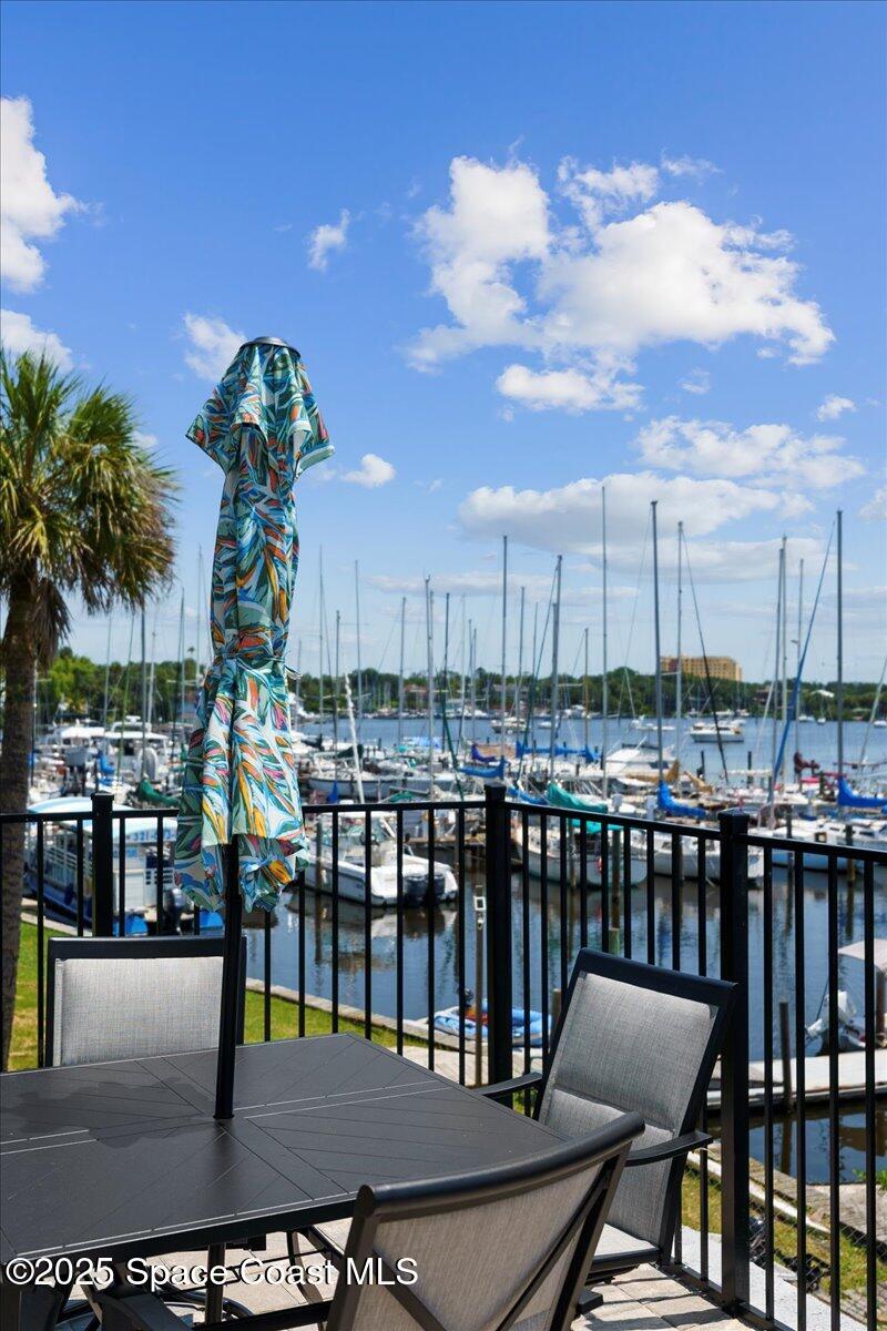 913 Paddleboard Court