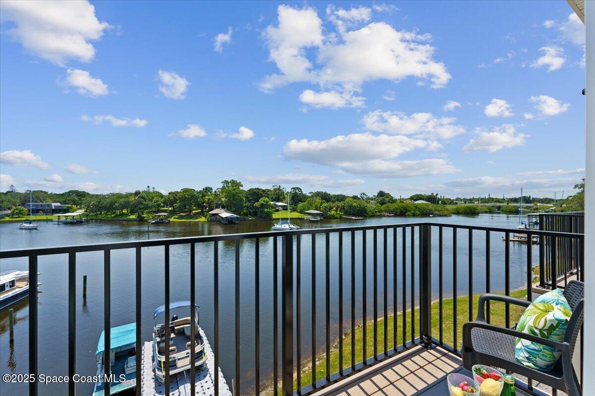 913 Paddleboard Court