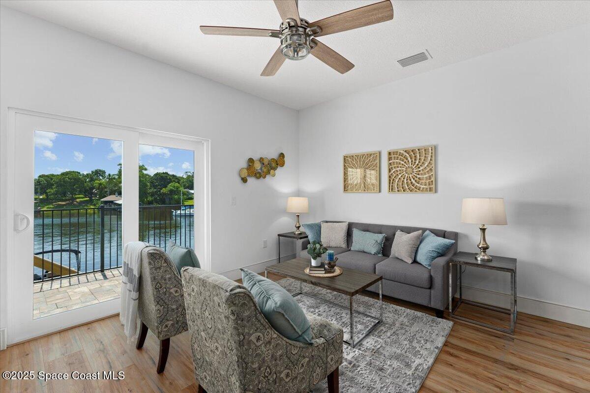 913 Paddleboard Court