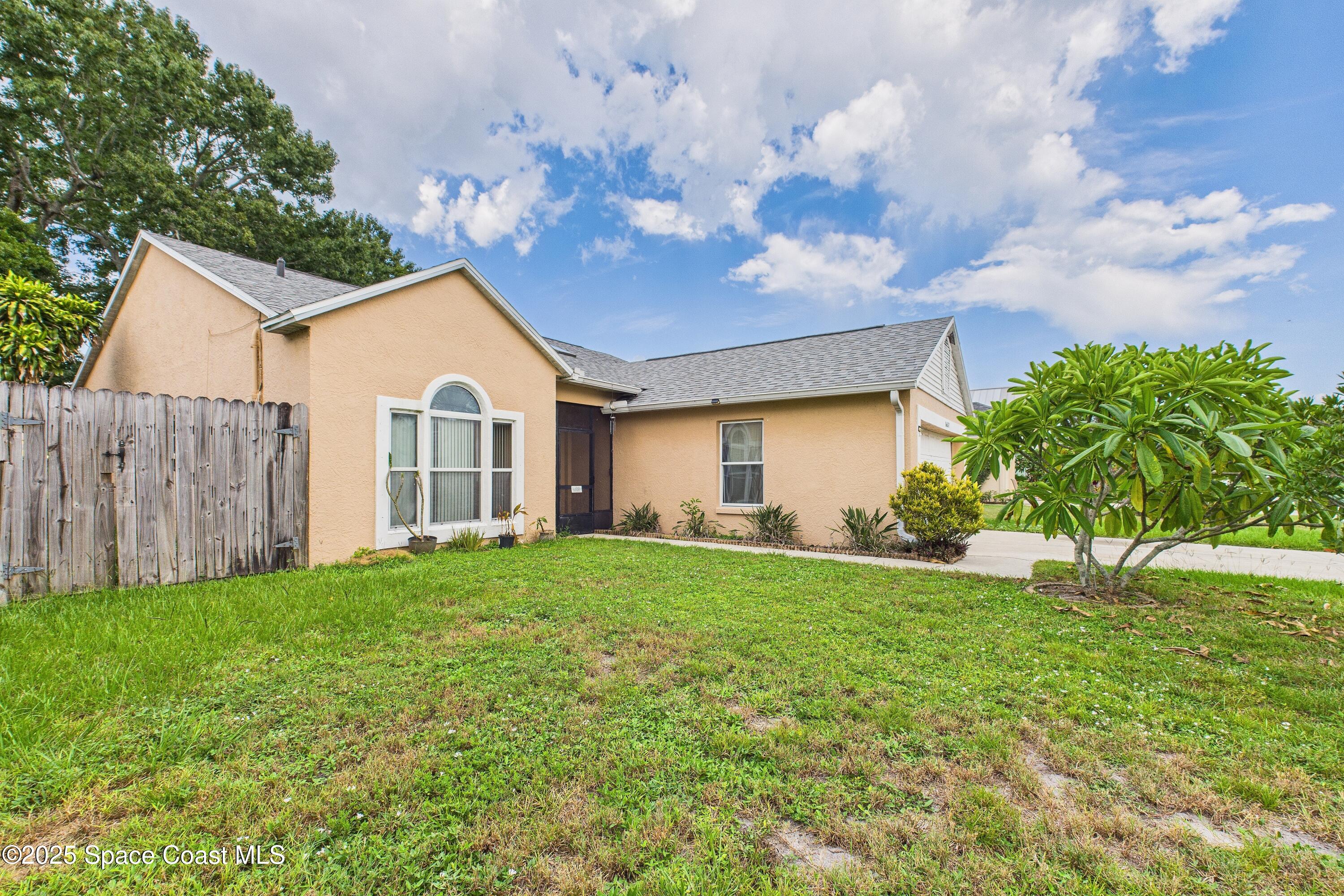 1657 Clover Circle