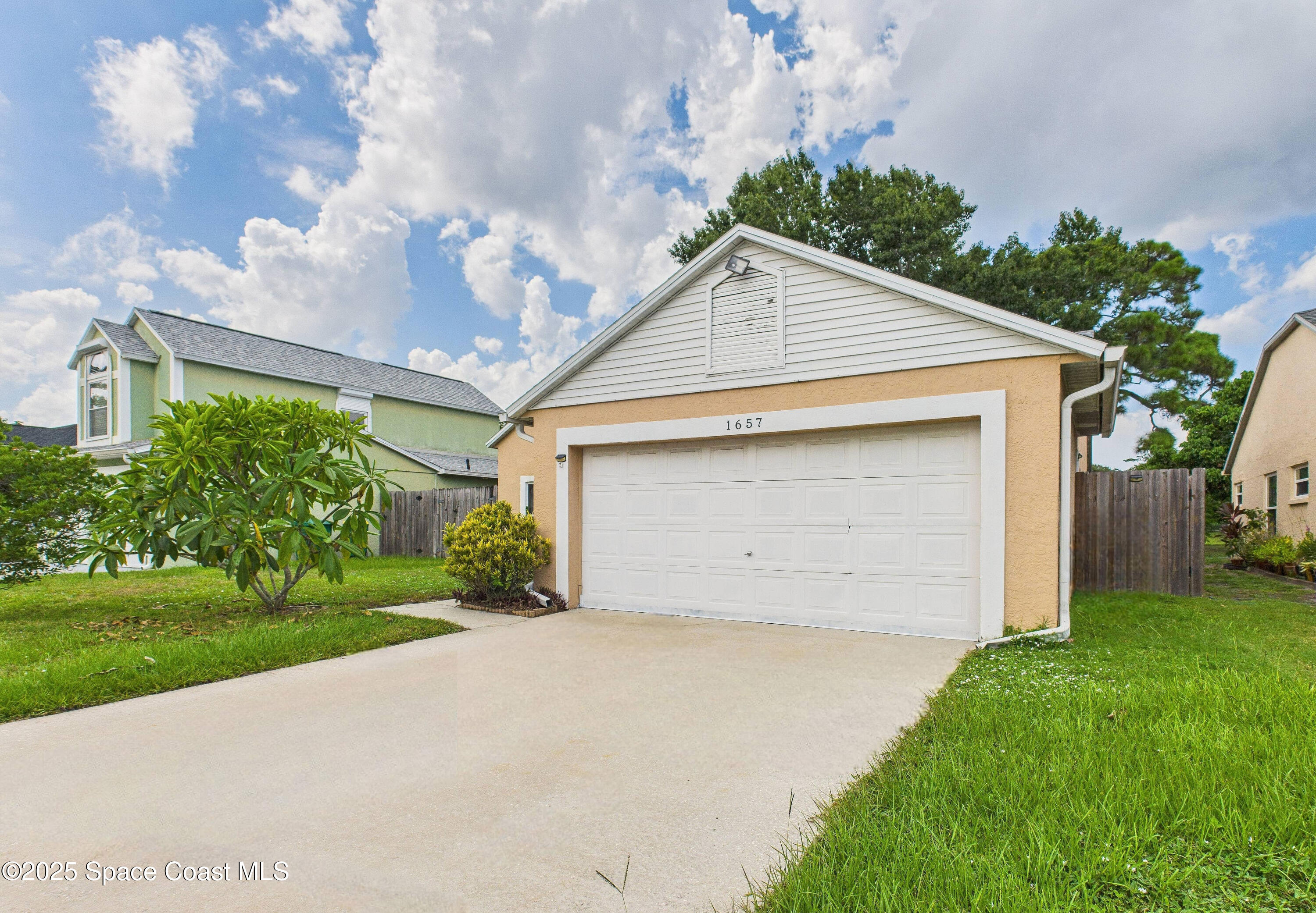 1657 Clover Circle
