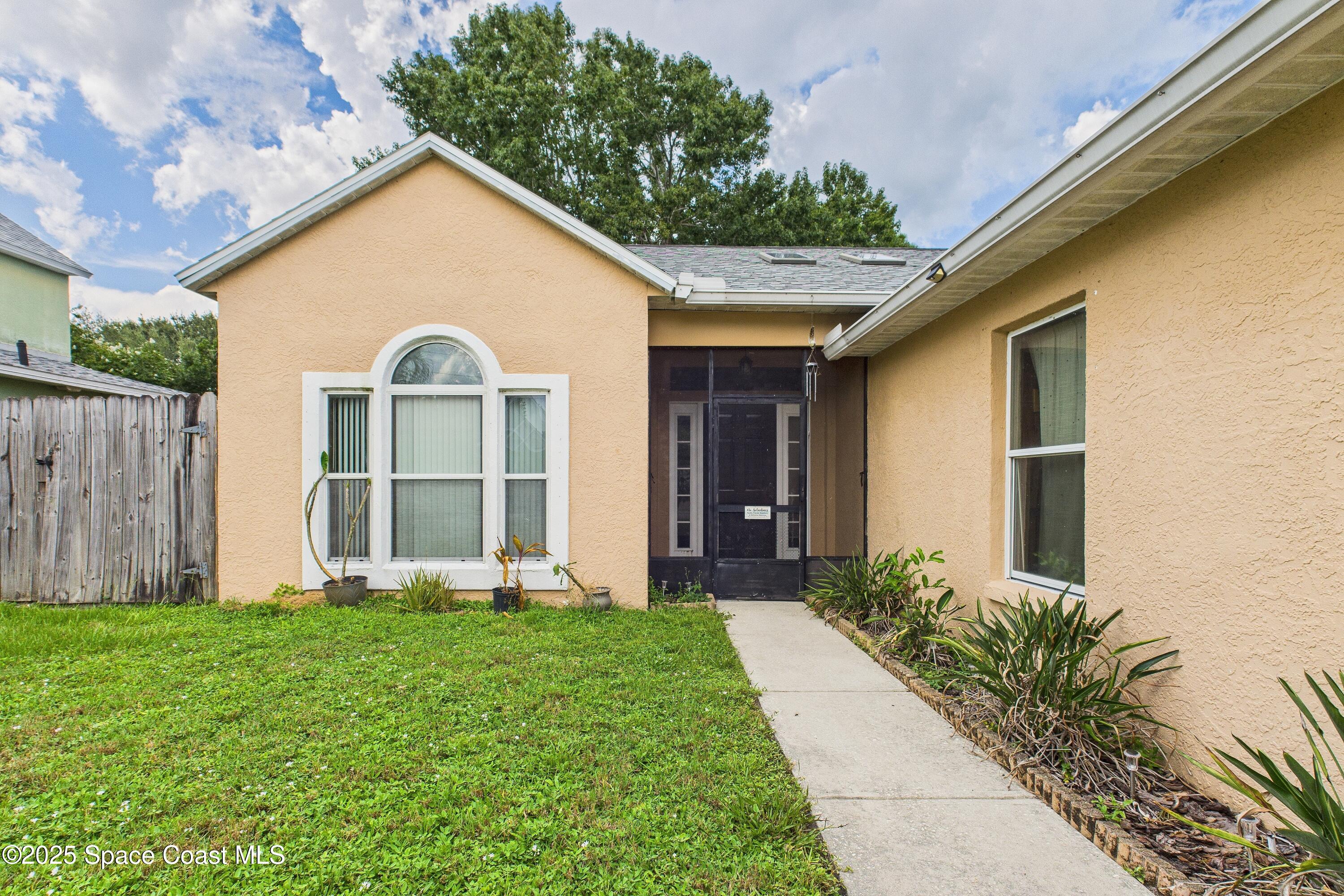 1657 Clover Circle