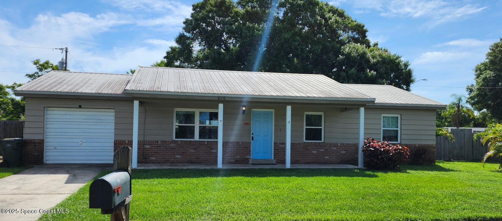976 Brewster Lane