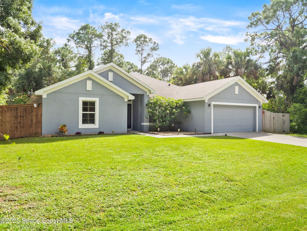 Photo of 490 Garfield Street SW, Palm Bay, FL 32908 (MLS # 1059406)