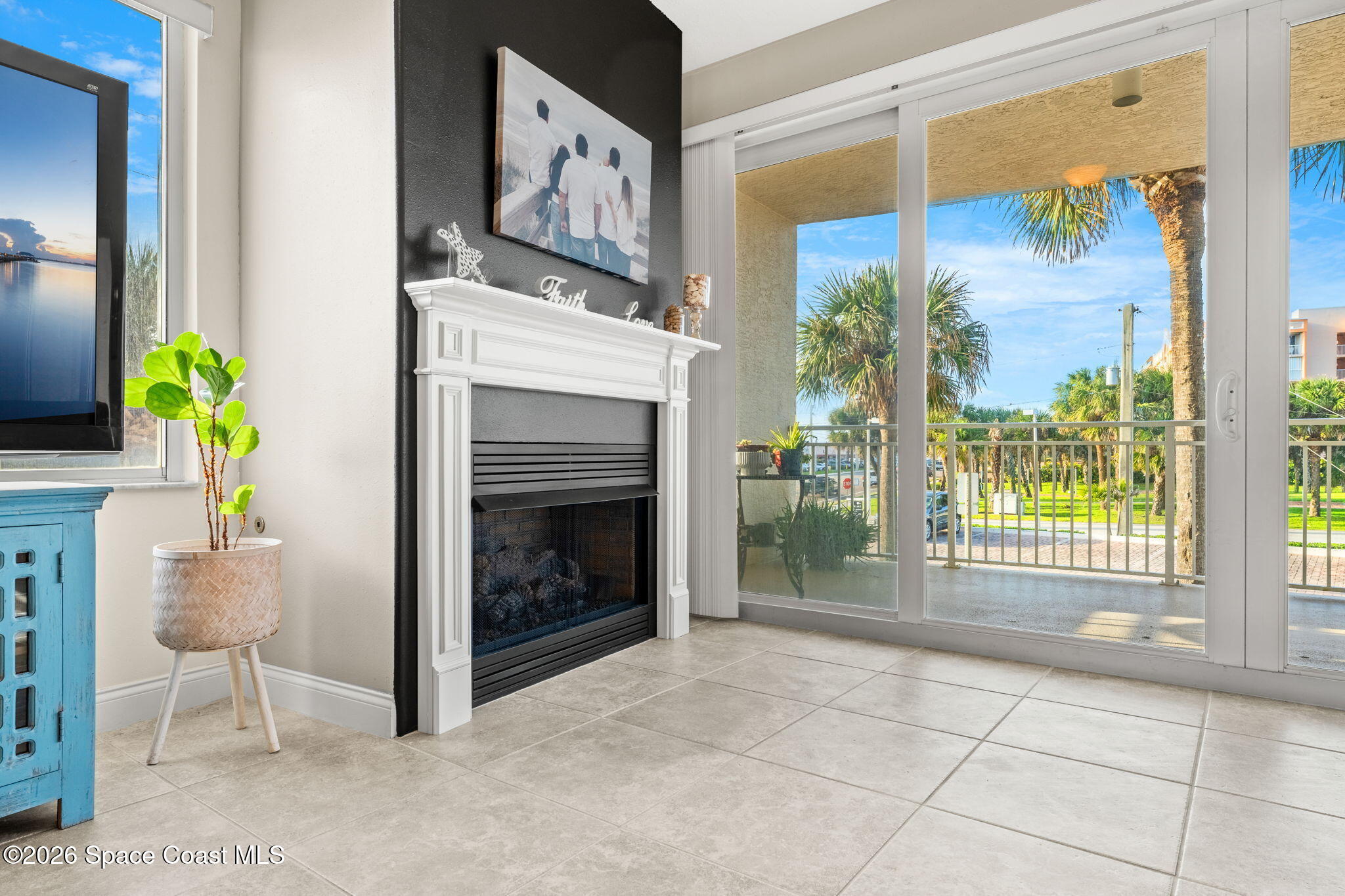 601 N Miramar Avenue 102