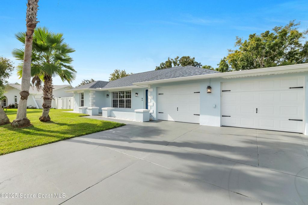 Photo of 920 Waialae Circle NE, Palm Bay, FL 32905 (MLS # 1057207)