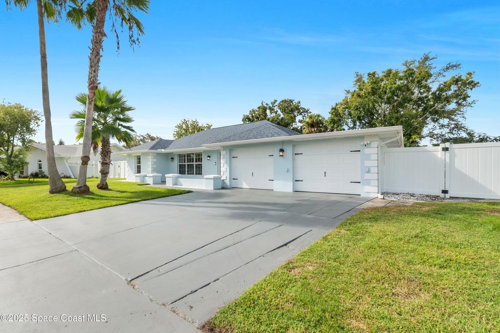 Photo of 920 Waialae Circle NE, Palm Bay, FL 32905 (MLS # 1057207)