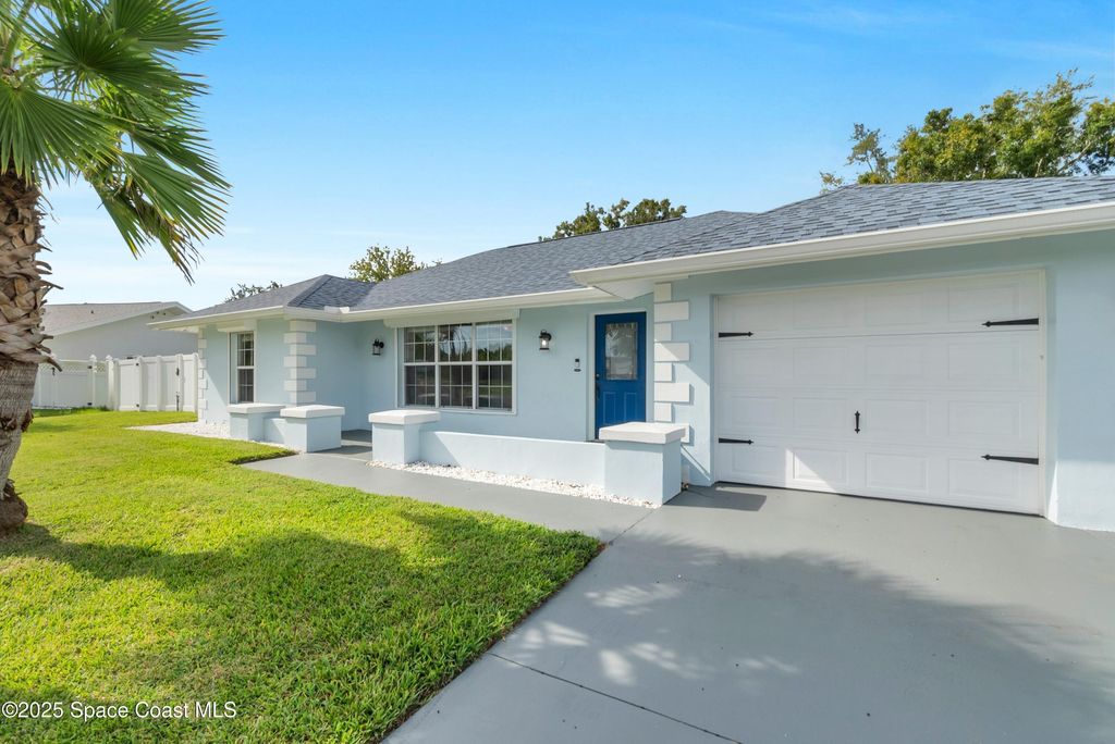 Photo of 920 Waialae Circle NE, Palm Bay, FL 32905 (MLS # 1057207)