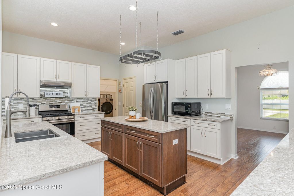 Photo of 283 Fluvia Avenue SE, Palm Bay, FL 32909 (MLS # 1057132)
