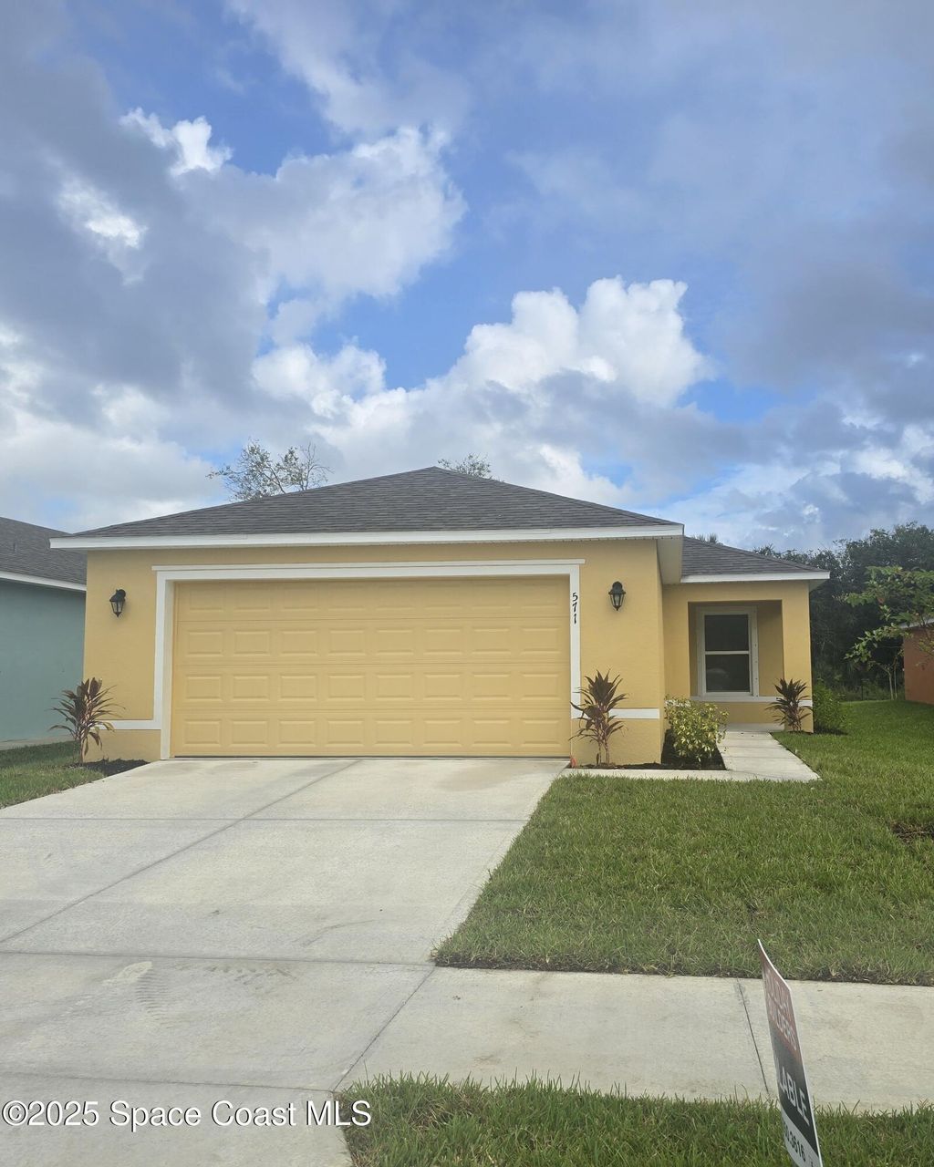 Photo of 571 SW Richmond Circle, Palm Bay, FL 32908 (MLS # 1058545)