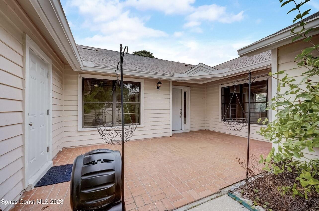 879 Ridge Lake Drive