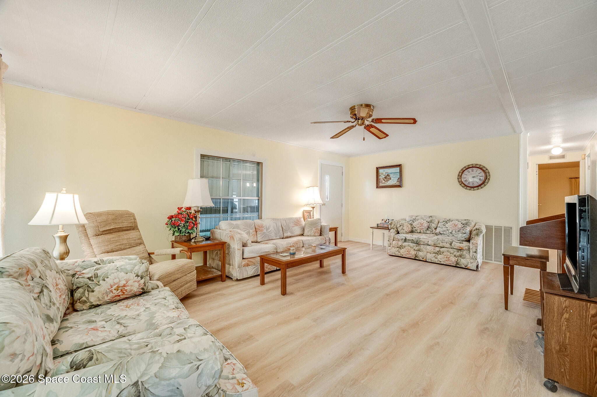 908 Thrush Circle