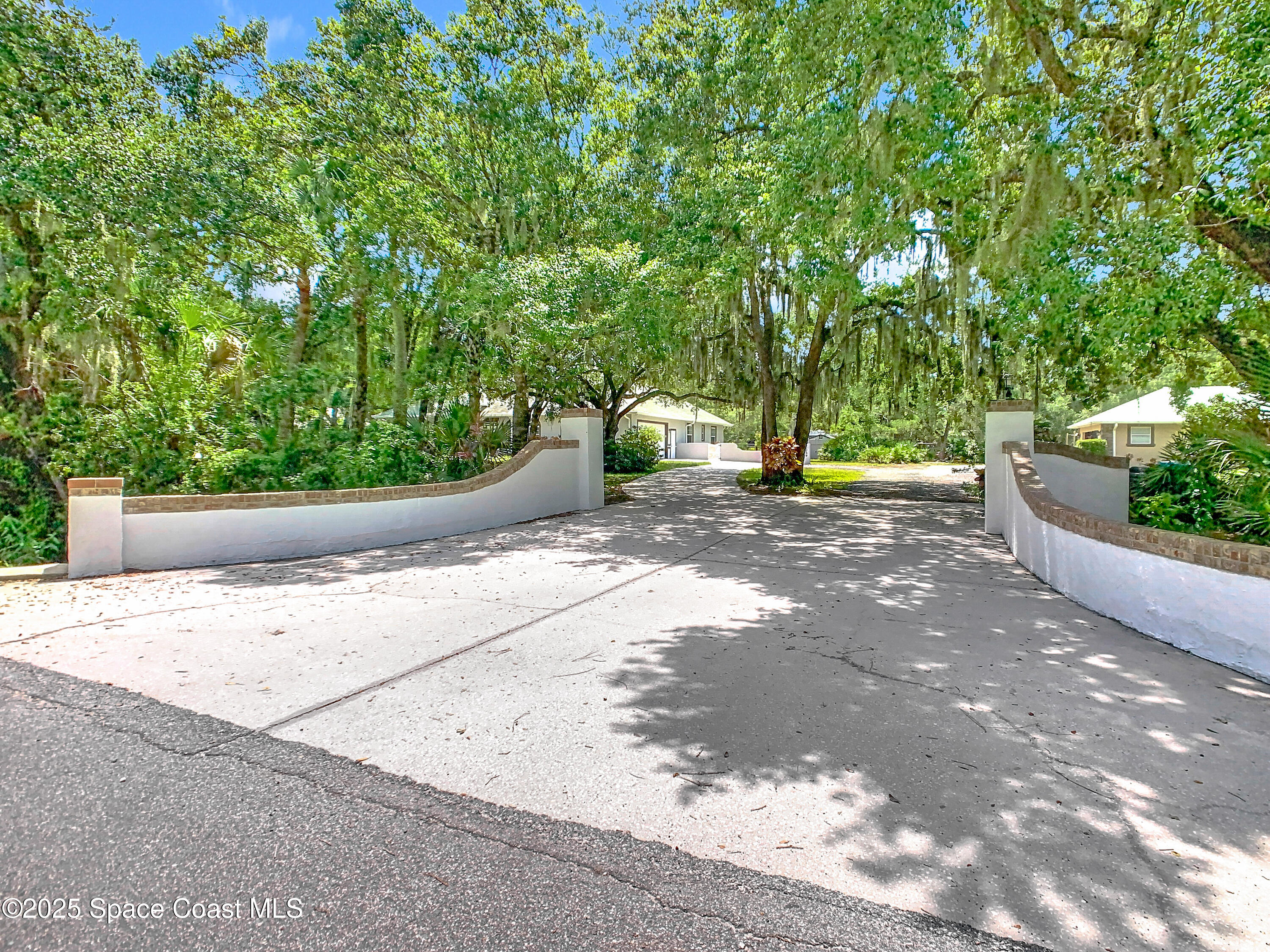 2559 Hooper Road