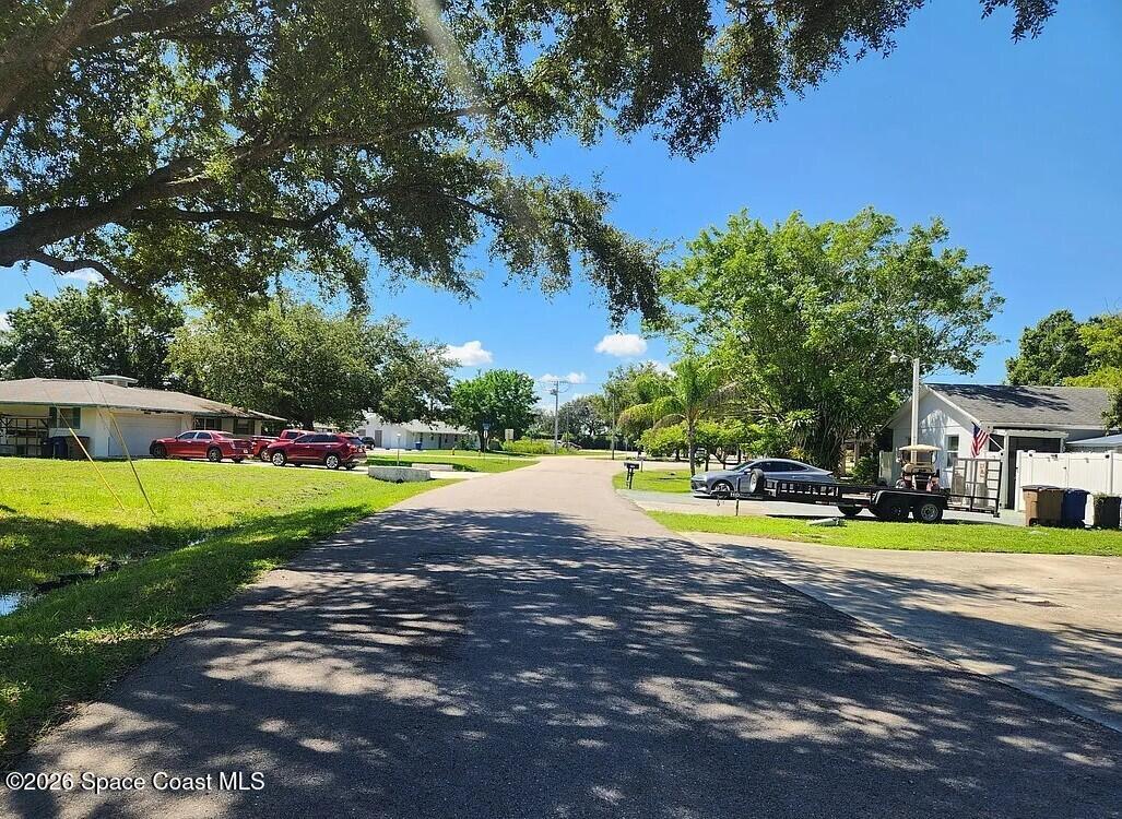 2741 Lakeview Drive