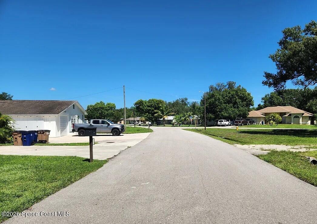 2741 Lakeview Drive