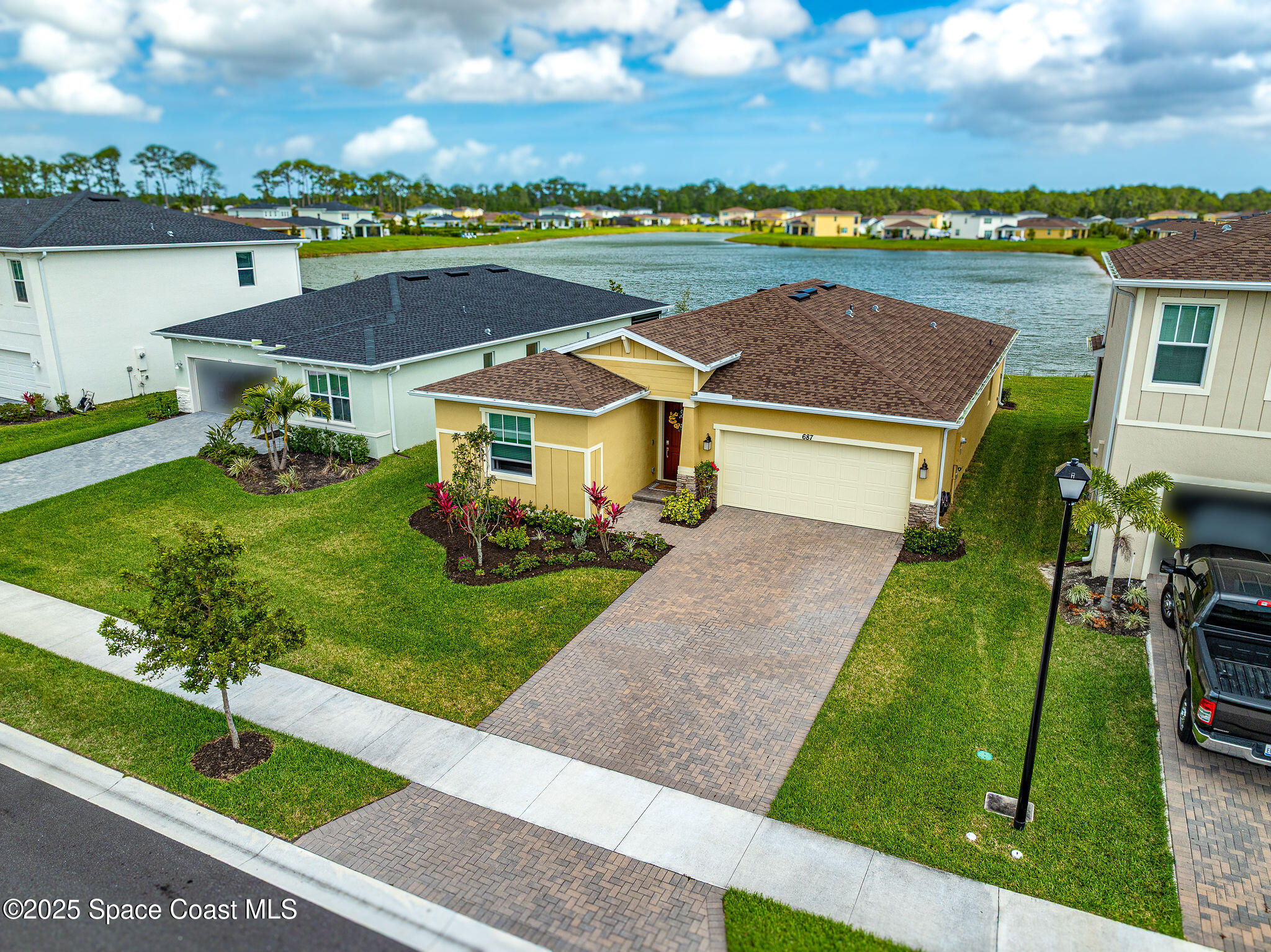 687 Veridian Circle NW