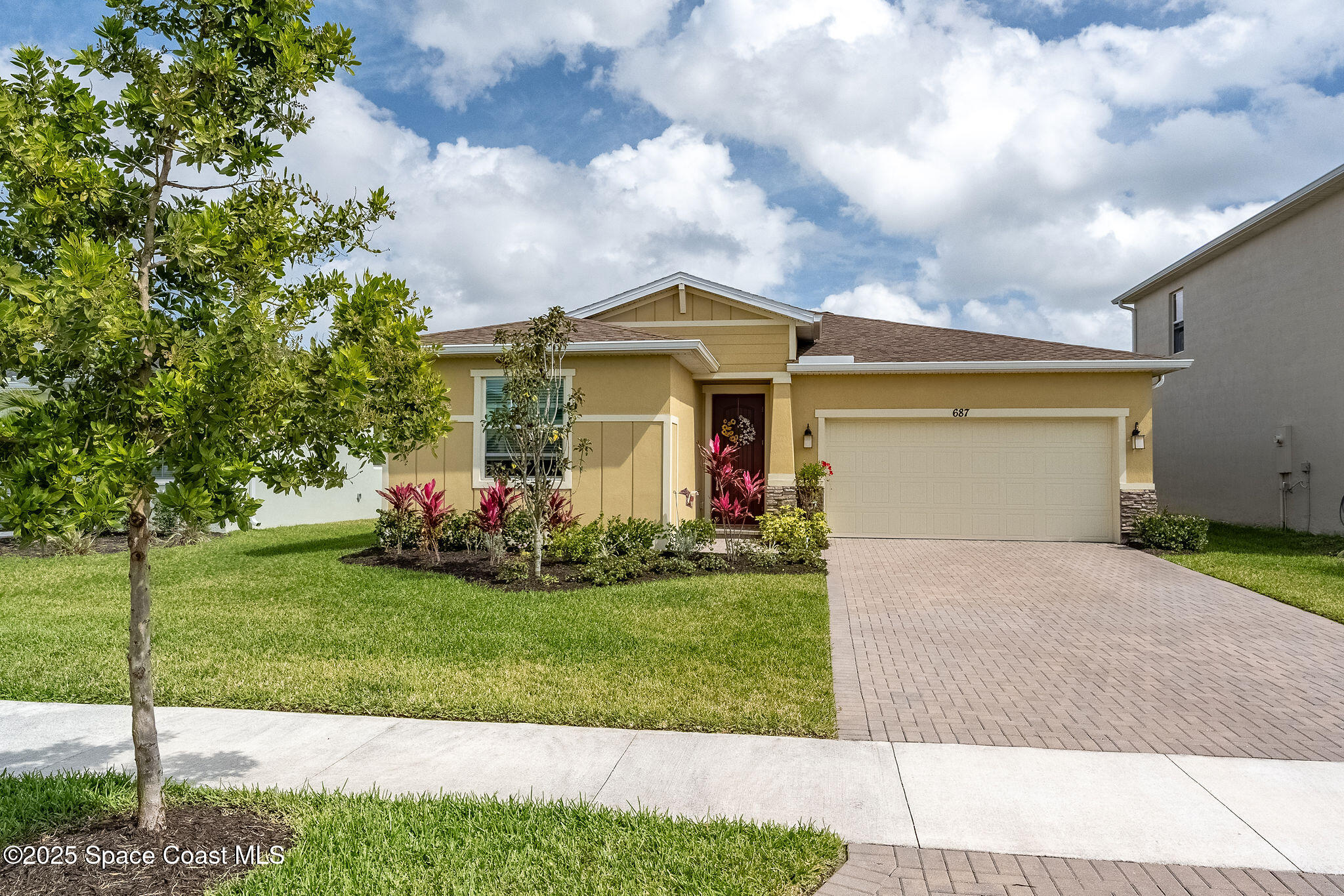 687 Veridian Circle NW