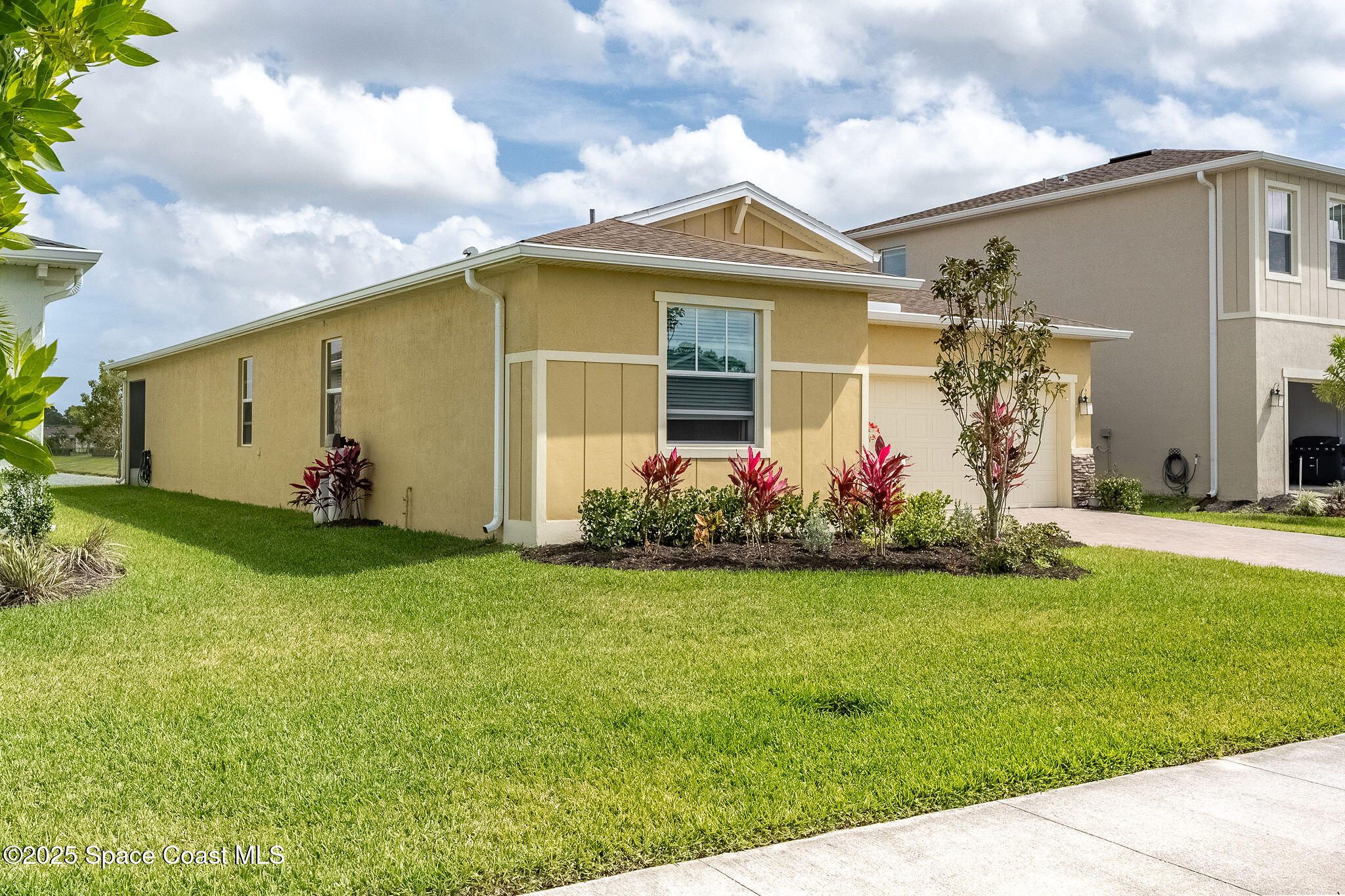 687 Veridian Circle NW