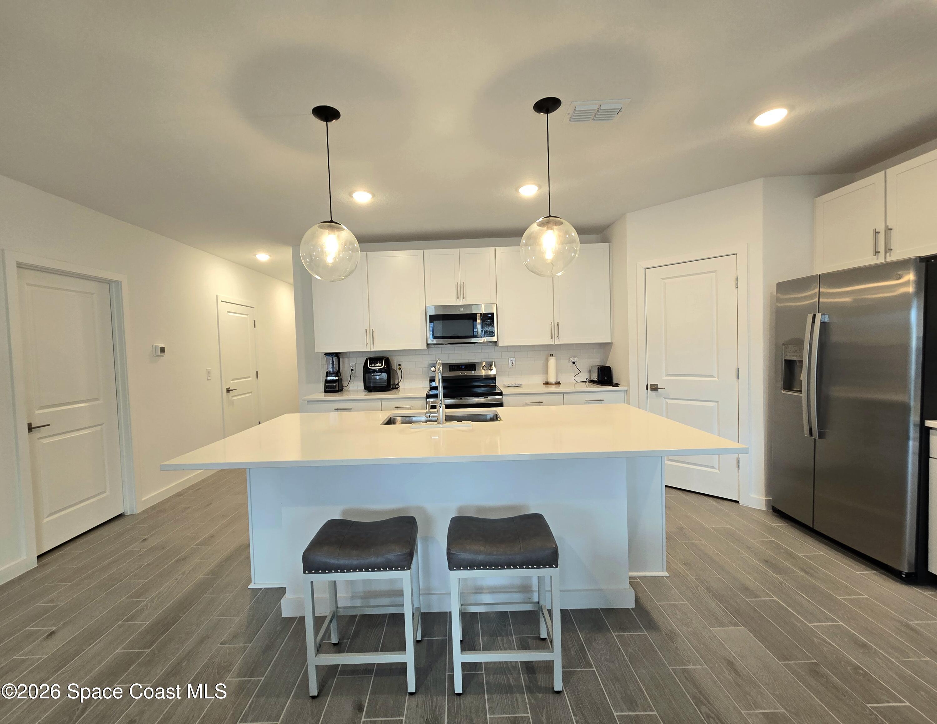 2384 Queens Street SE