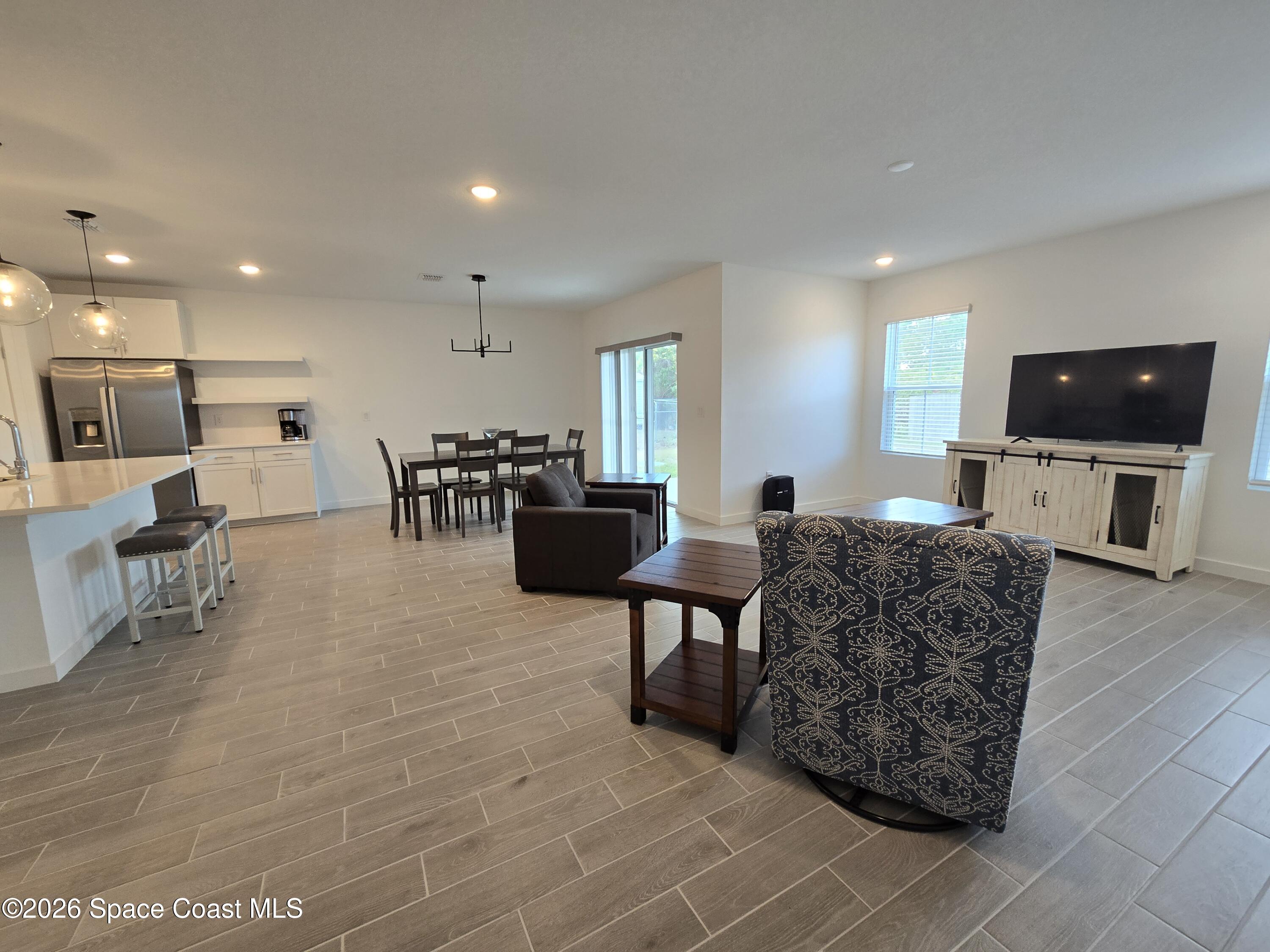 2384 Queens Street SE