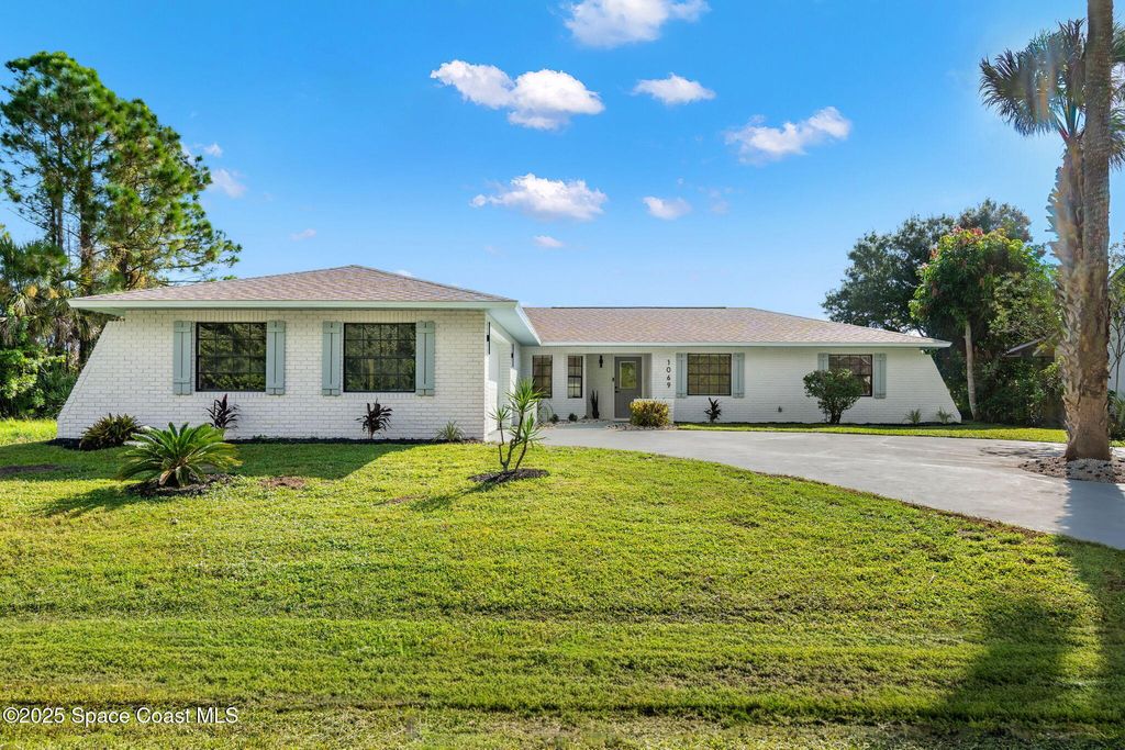 Photo of 1069 Celle Avenue NW, Palm Bay, FL 32907 (MLS # 1059214)