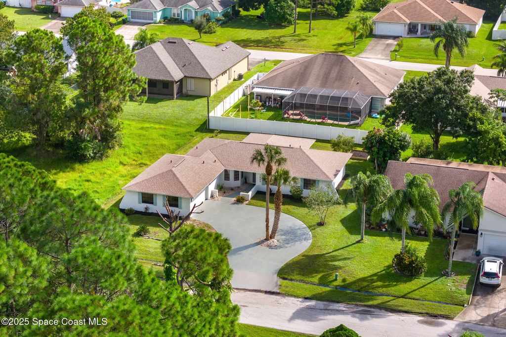 Photo of 1069 Celle Avenue NW, Palm Bay, FL 32907 (MLS # 1059214)
