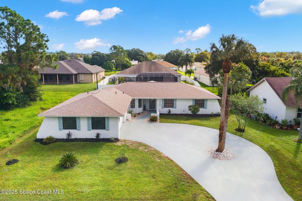 Photo of 1069 Celle Avenue NW, Palm Bay, FL 32907 (MLS # 1059214)