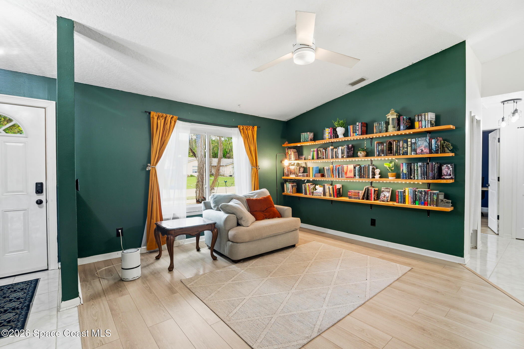 823 Lamplighter Drive NW