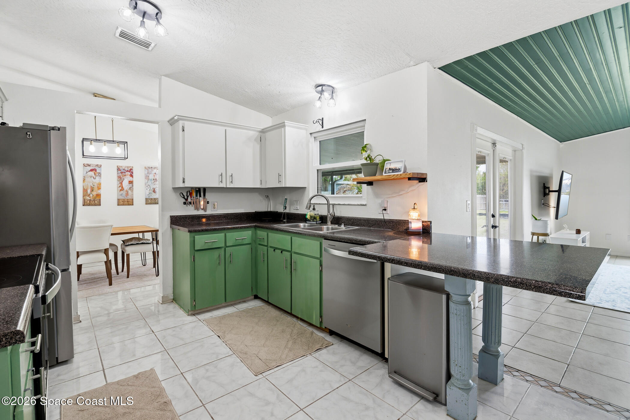 823 Lamplighter Drive NW