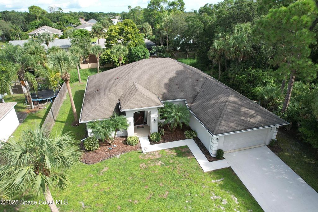 Photo of 443 Lanfair Avenue, Sebastian, FL 32958 (MLS # 1058004)