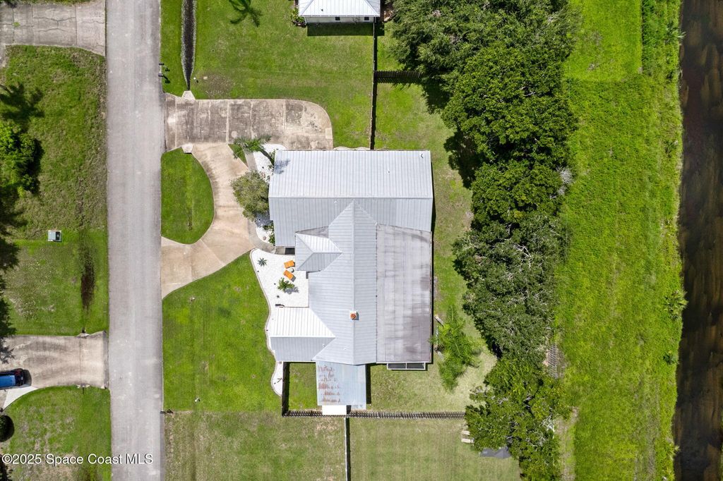 Photo of 154 Nemo Circle NE, Palm Bay, FL 32907 (MLS # 1056116)